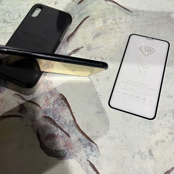 Apple iPhone XR Factory Unlocked 64 GB Black & Gold Mirror Back Glass - Picture 5 of 10